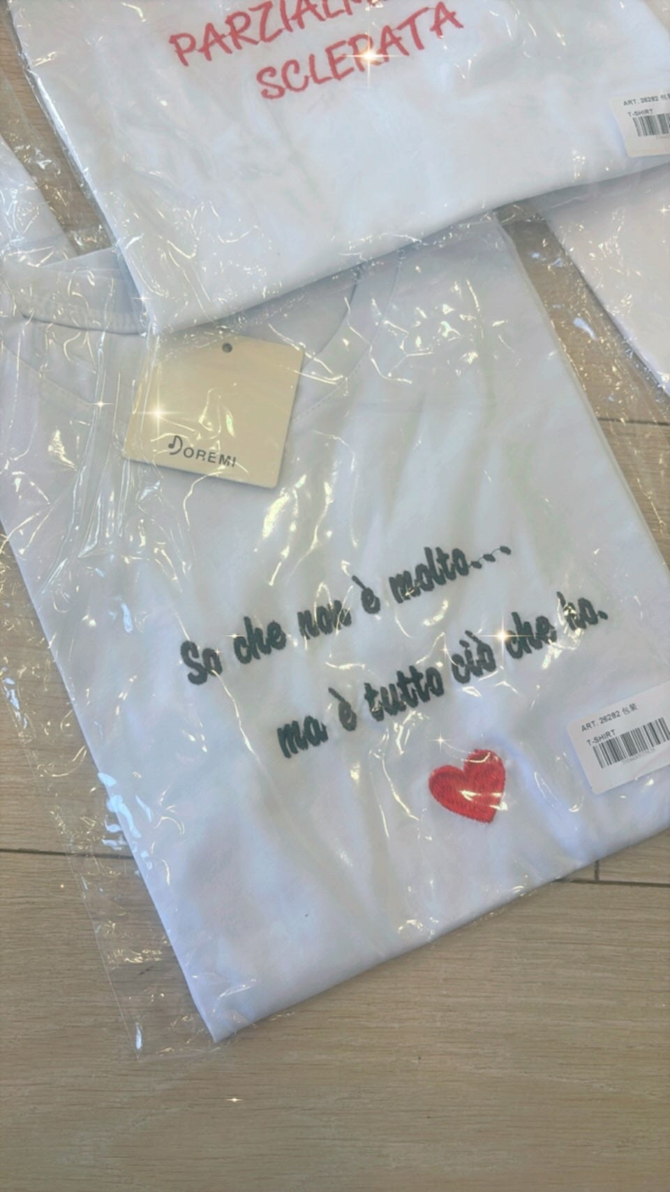T-shirt con scritte