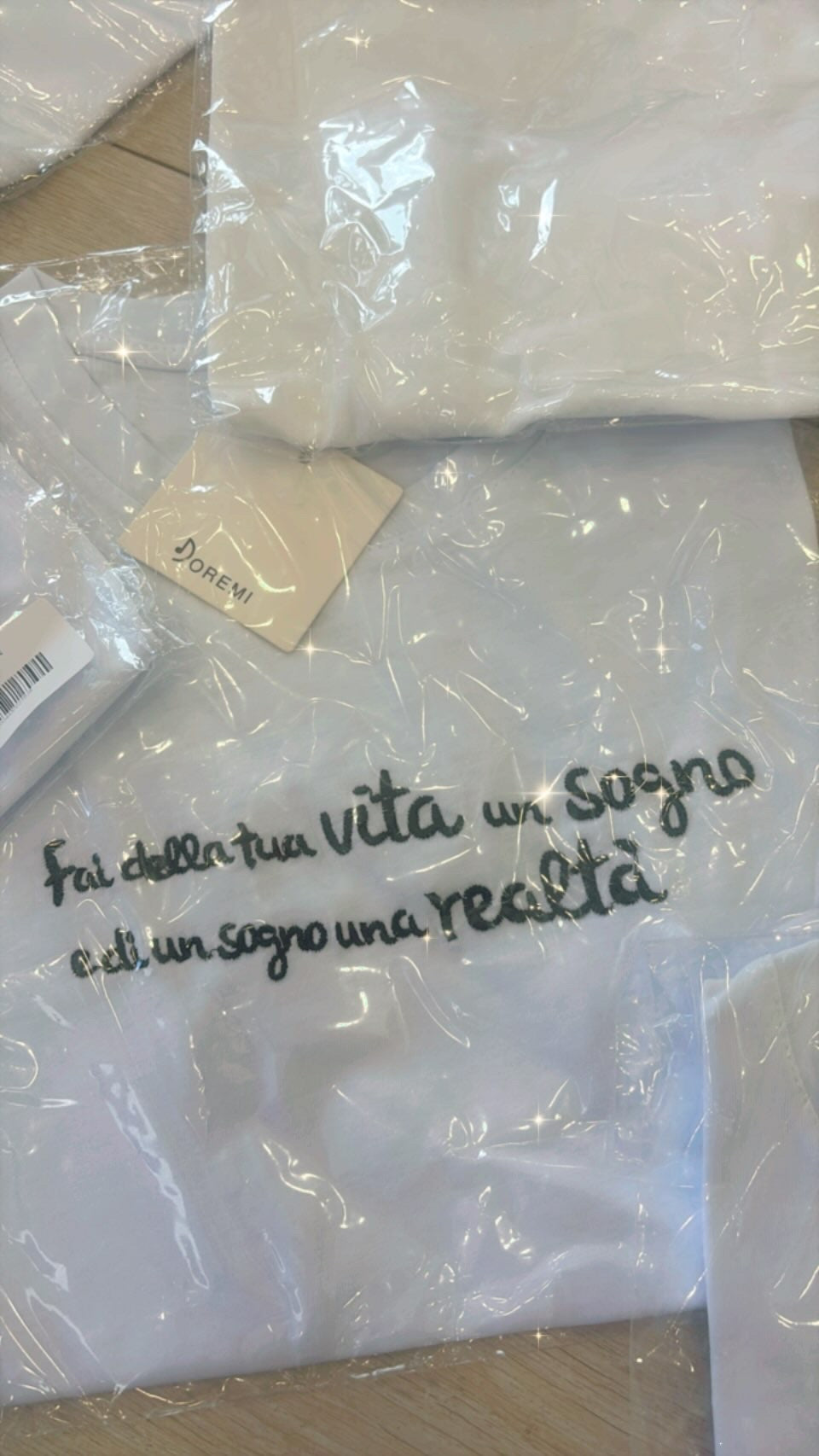 T-shirt con scritte