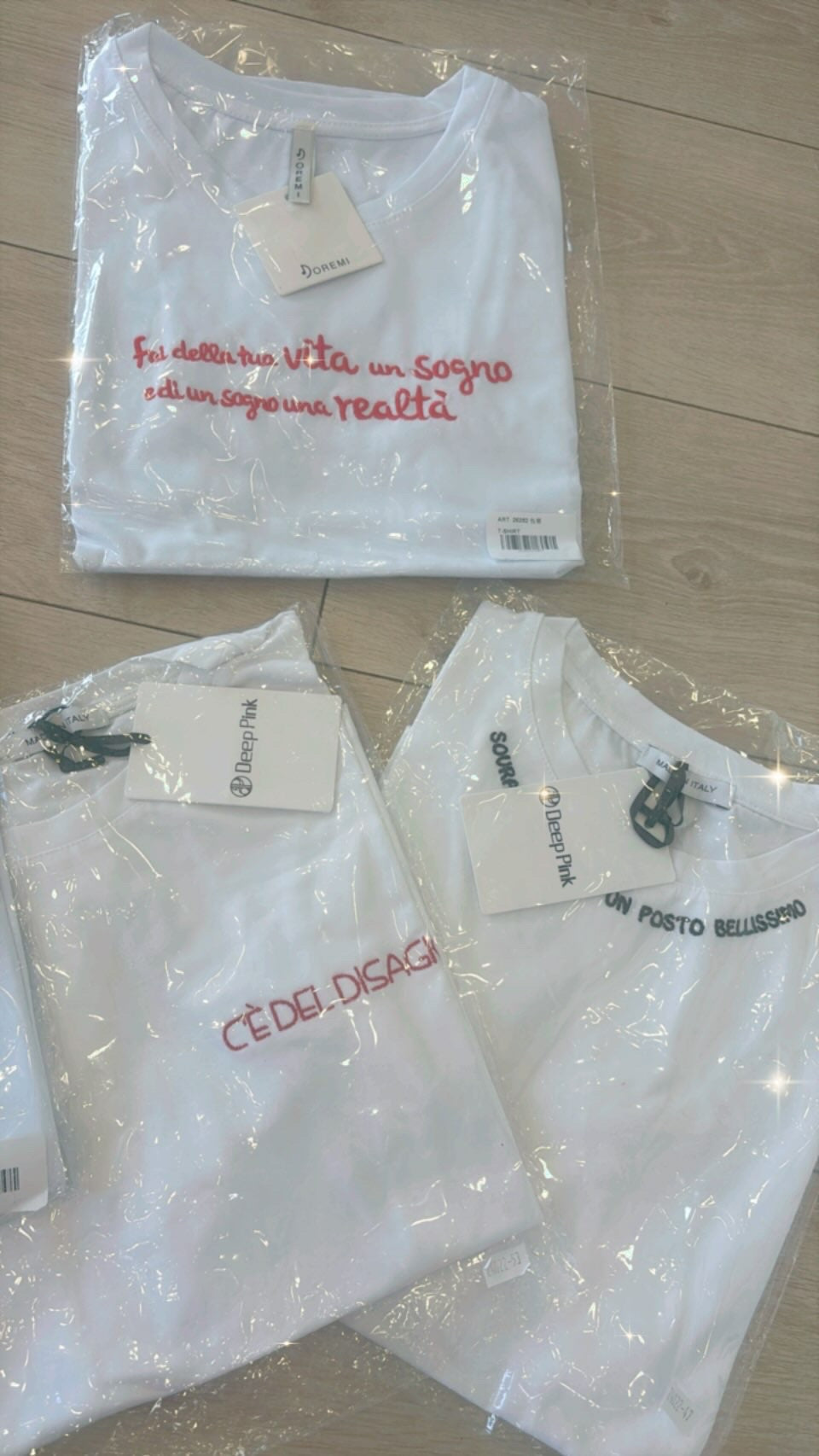 T-shirt con scritte