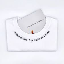 T-shirt con scritte