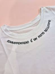 T-shirt con scritte