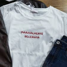 T-shirt con scritte